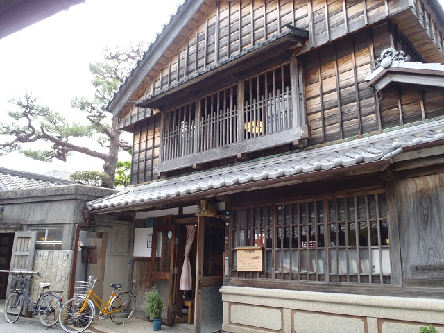 伊勢河崎商人館斜め右から